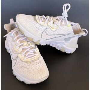 Nike Women’s DimSix React Vision White Grey Iridescent CW0730-100 Size 5.5